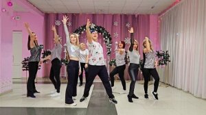 Anna Asti - Звенит январская вьюга ❄️☃️ Новогодний танец-зумба.  Всех с наступающим новым годом ?