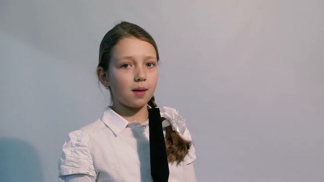 Страна читающая — Екатерина Воробьева читает произведение «Дуб и трость» И. А. Крылова смотреть онлайн
