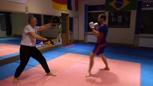 "Вертушка". Удар ногой в голову с разворота. смотреть онлайн