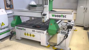 Фрезерно-гравировальный станок с ЧПУ WoodTec HR 1325TC  от ООО СТАНКИ Видеообзор при наладке