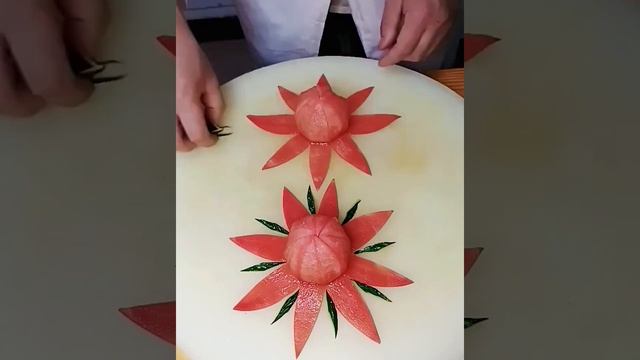 Как нарезать овощи для украшения. Украшение салата. смотреть онлайн