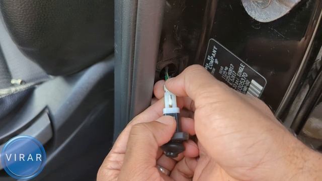 How to Replace Door Sensor - Hyundai Tucson (2010-2015) смотреть онлайн