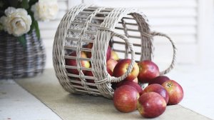 Ажурная корзина с ручками.