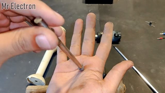 Powerful 220V DC Motor from Hand Blender 150W DIY - Salvage Magnet DC Motor ( Trash to Treasure ) смотреть онлайн