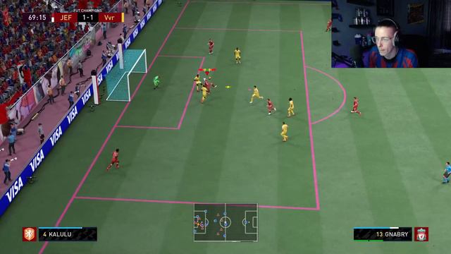 FIFA 22 FUT CHAMPS W/ BAYERN PAST & PRESENT TEAM! смотреть онлайн