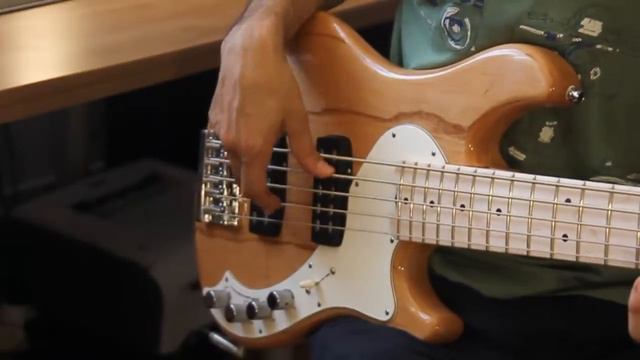 Fender American Deluxe Dimension V Bass inceleme - review (Eng. Sub.) смотреть онлайн