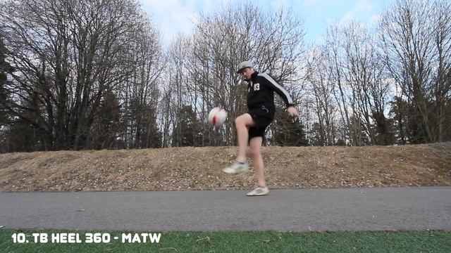 15 BEGINNER COMBOS - FREESTYLE FOOTBALL TRICKS смотреть онлайн