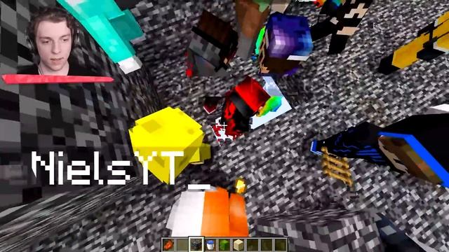We TRAPPED 100 PLAYERS In A BEDROCK BOX! (Minecraft) смотреть онлайн