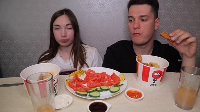 Мукбанг | Баскеты из КФС - крылышки, байтсы, стрипсы | Mukbang @family_mukbang смотреть онлайн