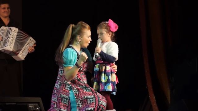 Марина Девятова и Злата "В роще пел соловушка". Дзержинск 12.11.2016 г. смотреть онлайн