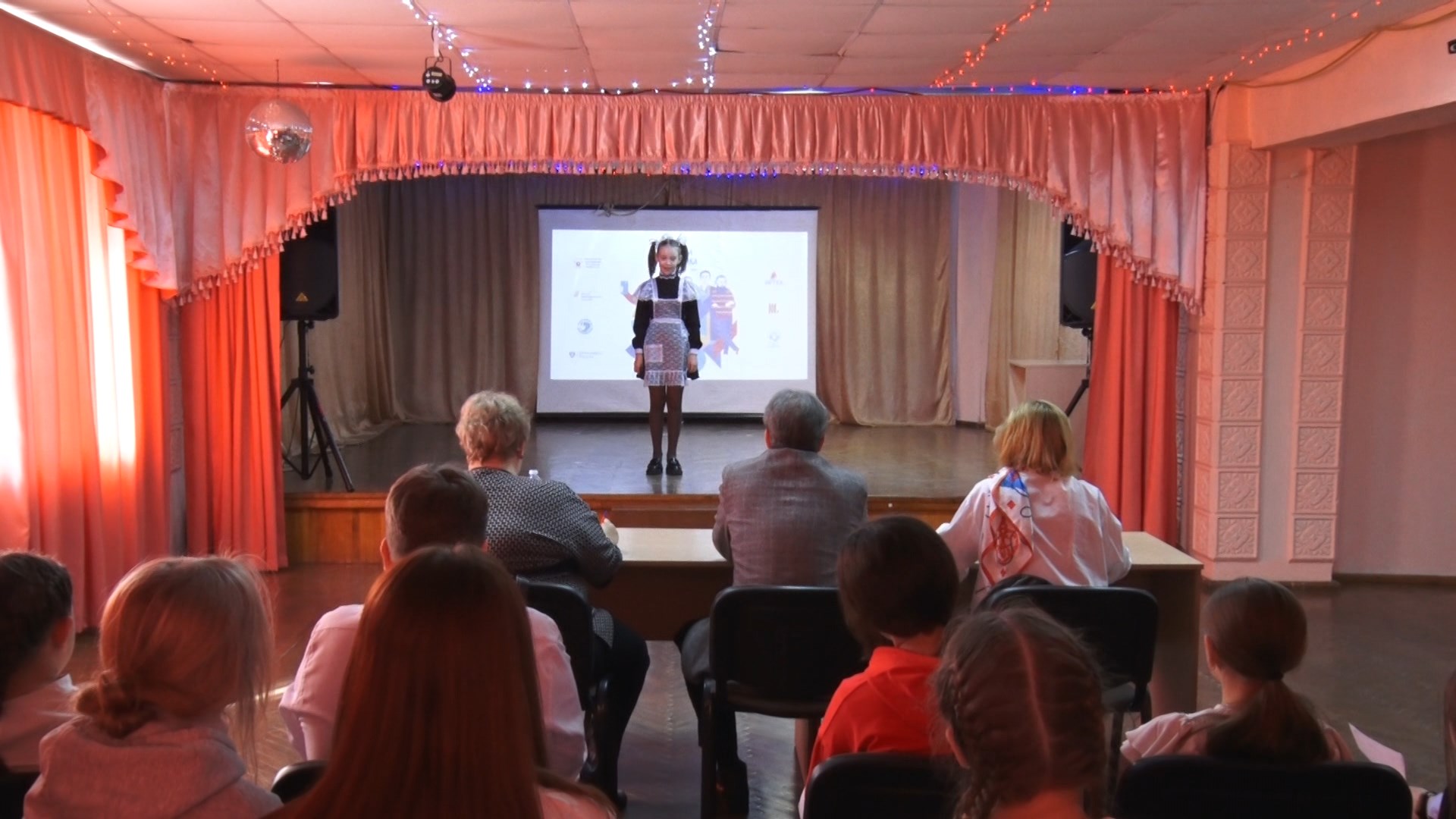 Златоустовские школьники прочитали любимые прозы на Международном конкурсе «Живая классика» смотреть онлайн