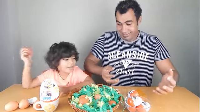 EGG ROULETTE Challenge Family Fun Game for Kids! Messy Real Food Eggs Surprise Toys смотреть онлайн