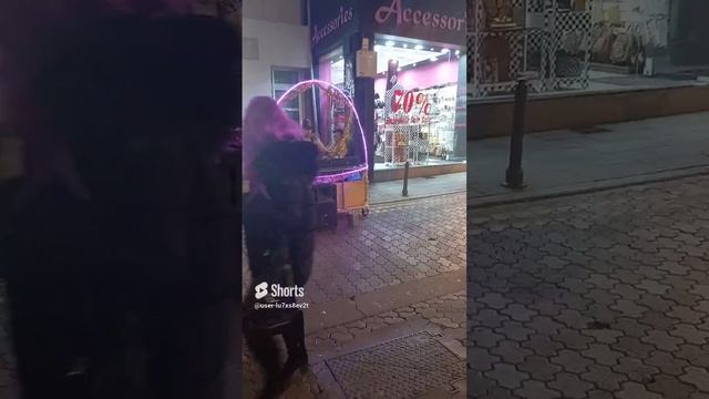 Кипр, Лимасол , игра на музыкальном инструменте на улице, вечер, клавиши