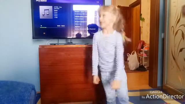 SoFI_vLoG/ ПРИЕХАЛА СЕСТРА МАША! СНИМАЕМ ВМЕСТЕ ВИДЕО/ КАТАЕМСЯ НА САМОКАТЕ！ ПОКУПКИ КАНЦЕЛЯРИИ... смотреть онлайн
