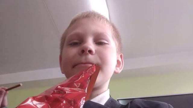 ASMR ем чипсы в школе смотреть онлайн