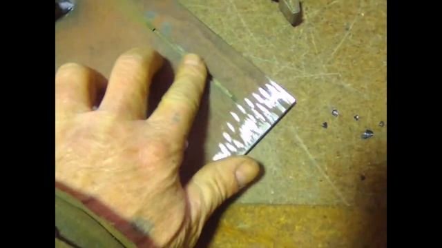 ПРИСПОСОБЛЕНИЕ ДЛЯ РОВНОГО РАСПИЛА ЛИСТОВОГО МЕТАЛЛА БОЛГАРКОЙ смотреть онлайн