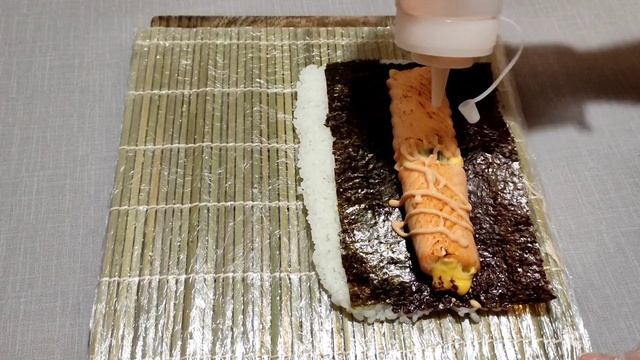 TASTY and SPICY california SUSHI roll with fry salmon and mango смотреть онлайн