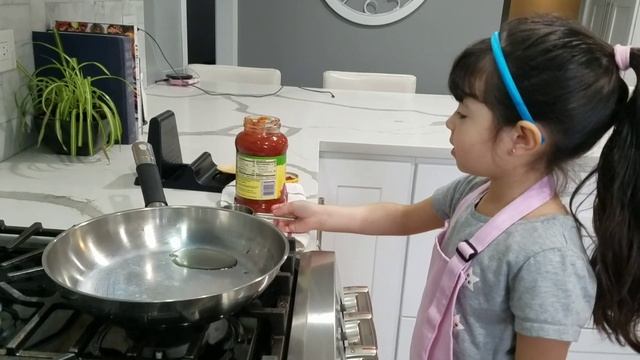 Kids Cooking Pasta смотреть онлайн