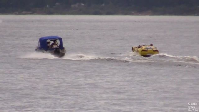 Самара. Катаются на машине прямо по Волге (09.07.2022) смотреть онлайн
