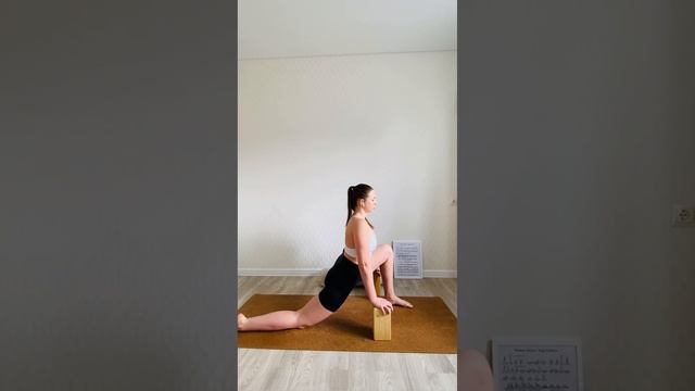 ЙОГА для БЕРЕМЕННЫХ 1-3 триместр. Адаптированная Сурья Намаскар для беременных. смотреть онлайн