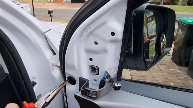 How to replace the side mirror on a Ford Ranger смотреть онлайн