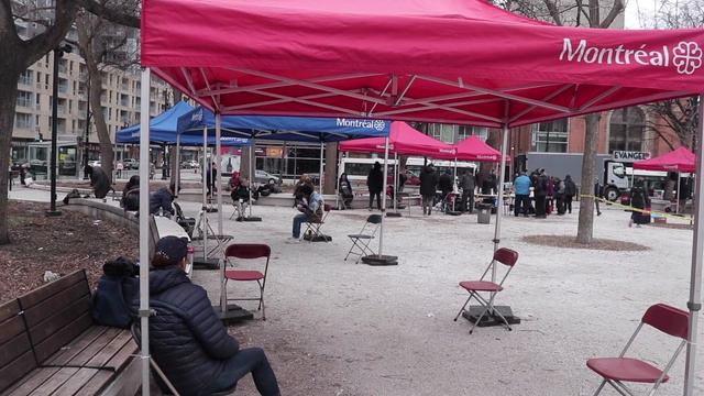 Outdoor day centre for homeless opens at Cabot Square смотреть онлайн
