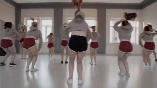 TWERK by Valeritta Miyagi & Эндшпиль & N E R A K DLBM смотреть онлайн