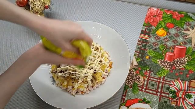 Яркий и очень эффектный салат "Подсолнух"! Украсит любой стол! смотреть онлайн