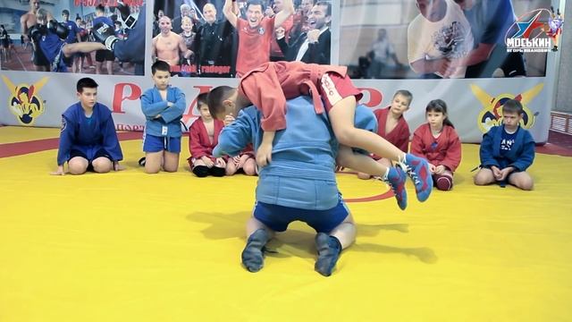 Мельница c колен с кувырком вперед смотреть онлайн