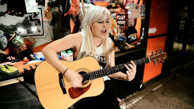 Poli Van Dam of The Bombpops "Goddamn" Punks in Vegas Stripped Down Session смотреть онлайн