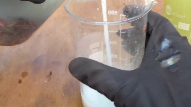 Смываю посеребрение простым способом.