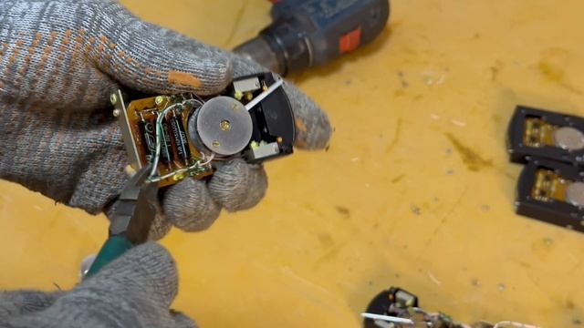 Попался нам Блок ИП-45Э. Какие в нем ценные детали? смотреть онлайн