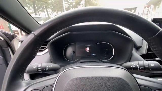 TOYOTA RAV4 2.5 HV (218CV) E-CVT 2WD STYLE смотреть онлайн