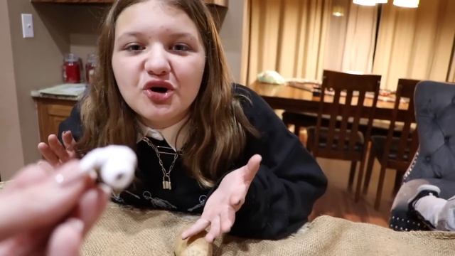 WHATS inside ROBLOX BEAR in REAL LIFE? Cutting OPEN ROBLOX BEAR ? w/Aubrey & Caleb! смотреть онлайн