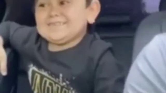 Абдурозка в Махачкале даже есть его фанаты.Асхаб Тамаеа в щоке от Абдурозика смотреть онлайн