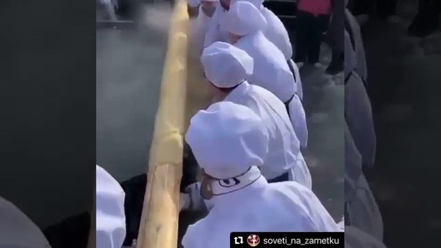 САМЫЙ ОГРОМНЫЙ БЛИН НА МАСЛЕНИЦУ смотреть онлайн