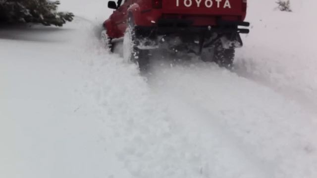 TOYOTA HILUX   OFF ROAD .