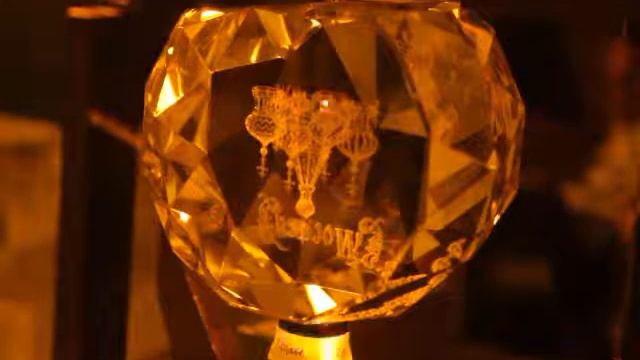 Стеклянный сувенир Собор Василия Блаженного в граненом шаре смотреть онлайн