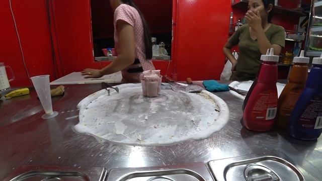 Вечерняя прогулка по Раваи на Пхукете. Вкусный ПадТай. Мороженное которым я отравилась. смотреть онлайн
