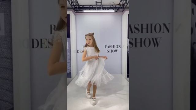 Как думаете, такое платье подойдёт на выпускной? смотреть онлайн