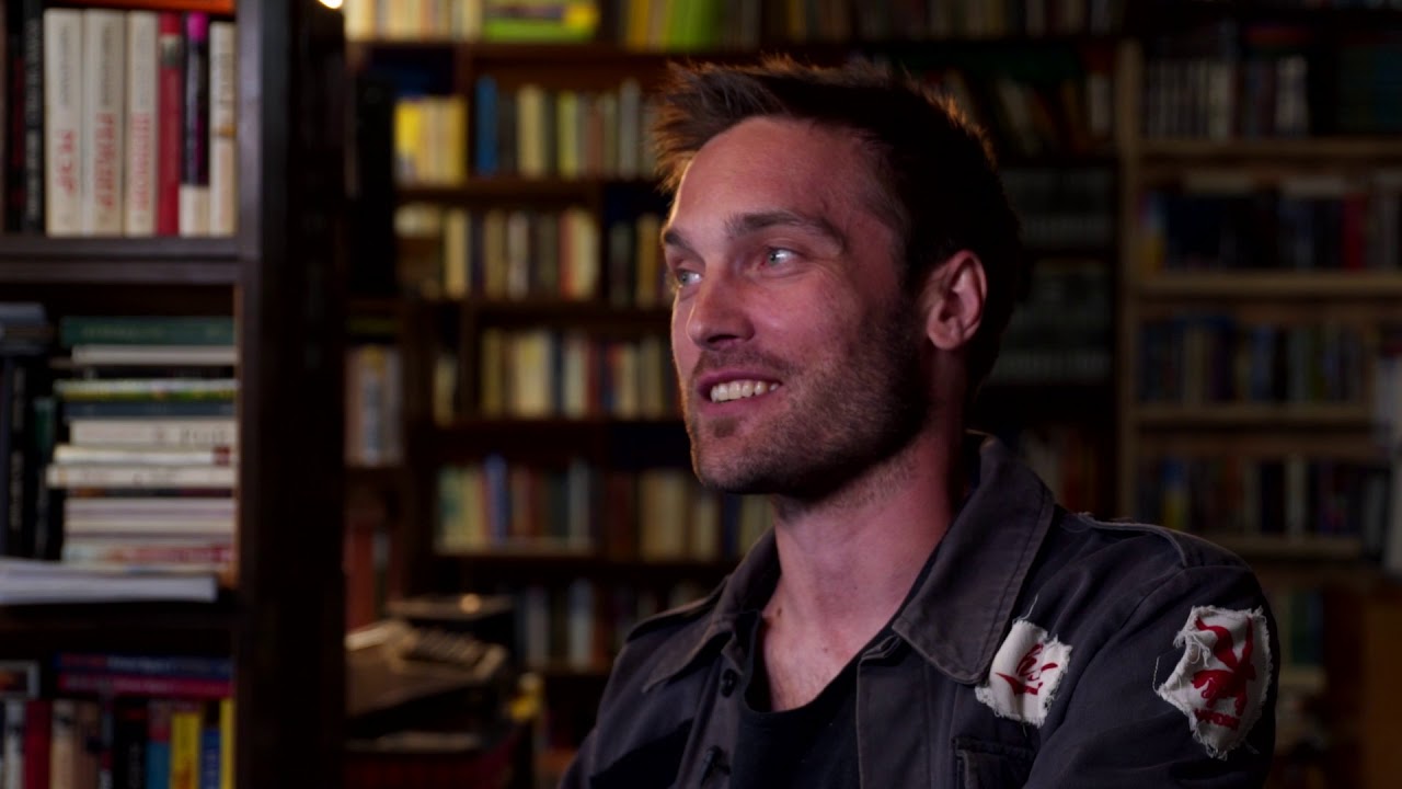 «В 13 лет я воровал кукурузу, варил и продавал её на вокзале» смотреть онлайн