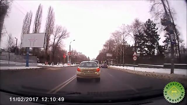 Авто приколы: Вежливость на дорогах (Выпуск 15) смотреть онлайн