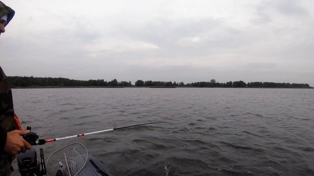 Ловля щуки на водохранилище с лодки спиннингом смотреть онлайн