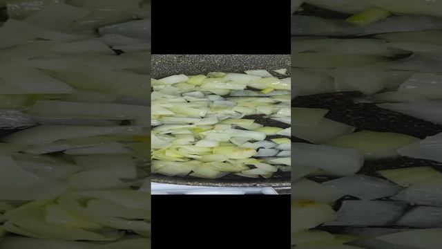 Курица в сливочно-чесночном соусе.