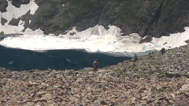 Семдесят седьмой мистический маршрут на Алтае.Древние аилы,хариус на озере Уймень.Экстрим спуск. смотреть онлайн