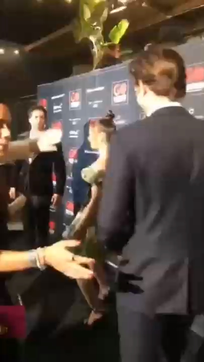Robert Pattinson Lily Collins GOGala смотреть онлайн