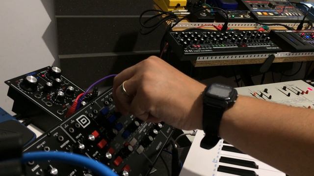 Behringer Model D - Roland SE-02 (In Veritas) смотреть онлайн