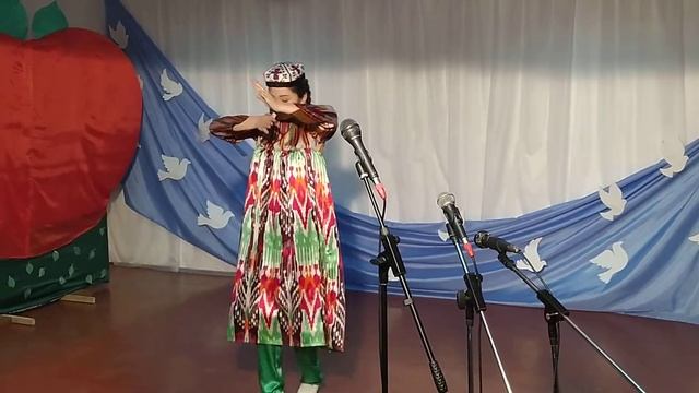 Узбекский танец Алины Юлдашевой. 06.03.2020 г. село Уленкуль. смотреть онлайн