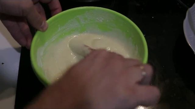 СОСИСКИ в Тесте ФРИ! Как приготовить сосиски во фритюре?! смотреть онлайн