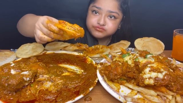 BUTTER CHICKEN WITH TANGDI ?? WITH LOTS OF SOFT LUCHI AND BUTTER CHICKEN POUTINE |FOOD EATING SHOW смотреть онлайн